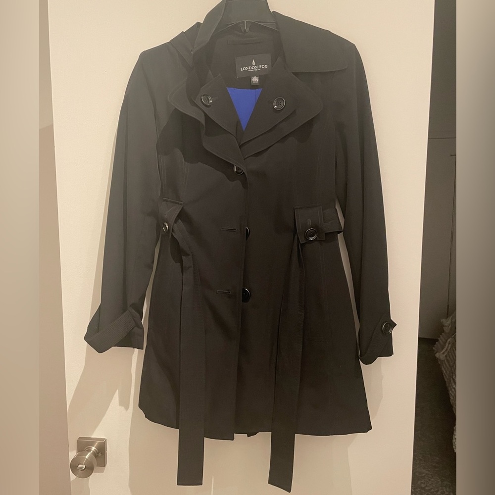 London Fog black trench coat size medium. Very very gently used.